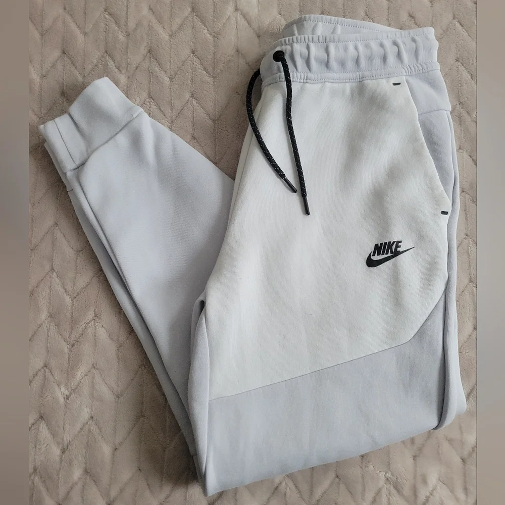 NIKE SMALL - Picture 2 of 10